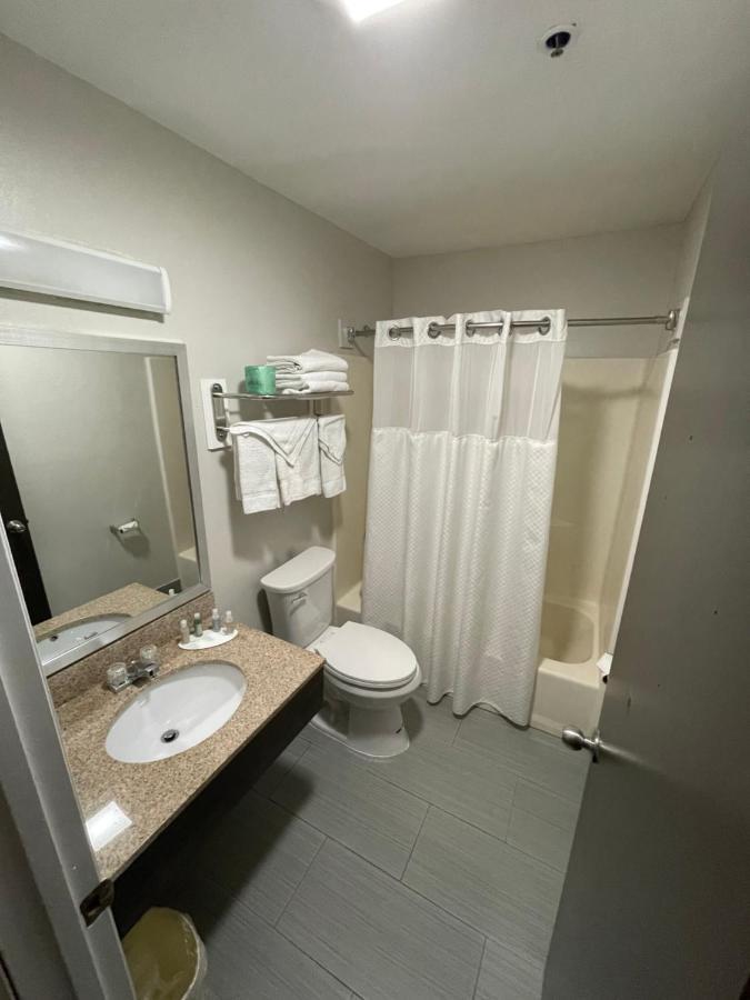 Baymont By Wyndham Branford/New Haven Hotel Eksteriør billede