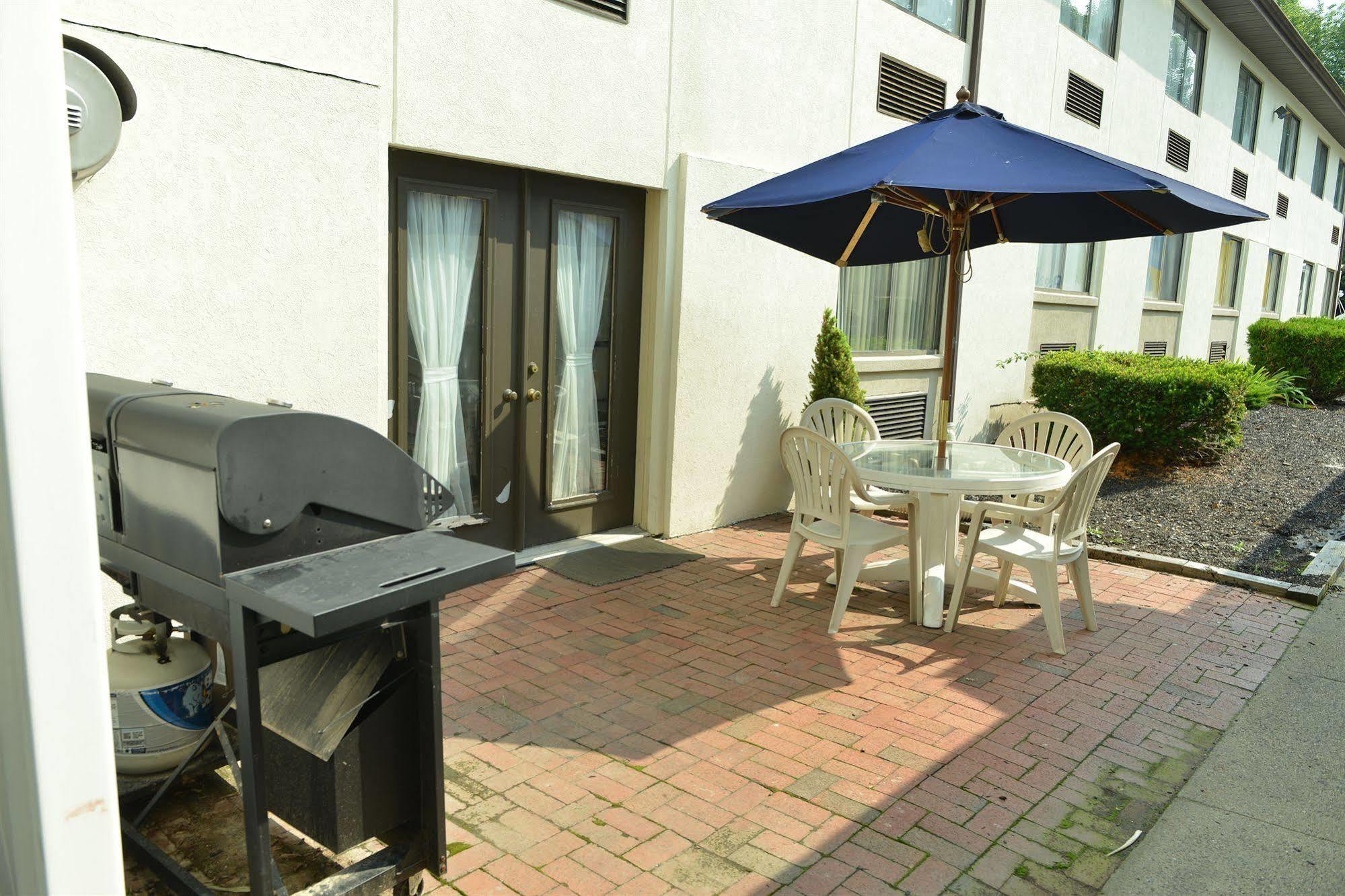 Baymont By Wyndham Branford/New Haven Hotel Eksteriør billede